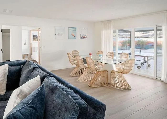 Ferienhaus Coastal Retreat - Festive Deck With Pool & Bar Tempe
