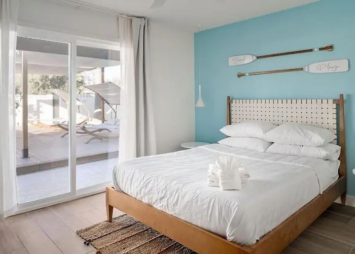 Coastal Retreat - Festive Deck With Pool & Bar Tempe