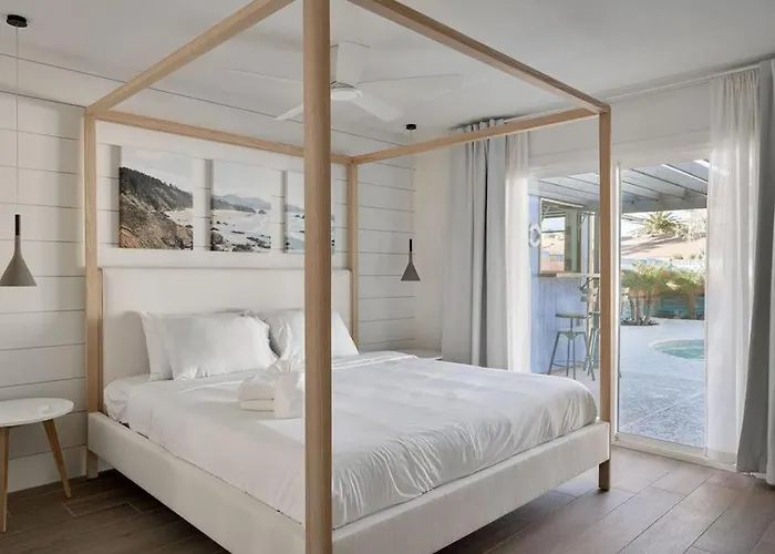 Coastal Retreat - Festive Deck With Pool & Bar * Tempe
