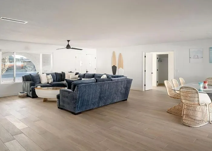 Coastal Retreat - Festive Deck With Pool & Bar *